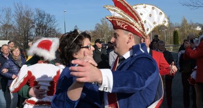 Das neue Prinzenpaar Maik I. und Jana II.( Maik Händel und Jana Koch) vom Wilkauer Carnevalsclub hat den Schneewalzer getanzt. 