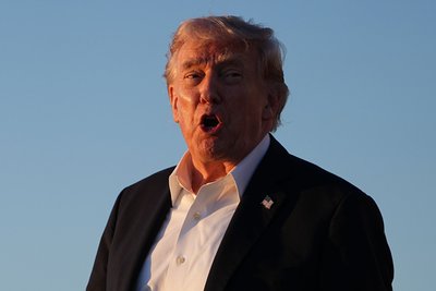 Trump setzt der EU eine Frist zur Umsetzung der Zollvereinbarung - und droht andernfalls mit höheren Zöllen. (Archivbild)