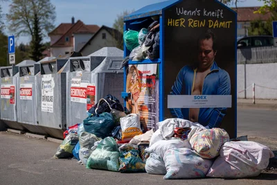 Der Jößnitzer Containerstandort auf dem Wanderparkplatz in diesen Tagen.