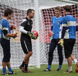 Max Urwantschky (2. von links), hier mit Martin Männel, Robert Jendrusch und Mario Seidel, kam vor anderthalb Jahren unter Trainer Tomislav Stipic vom damaligen Drittliga-Absteiger Burghausen zum FC Erzgebirge.