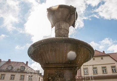 Der Brunnen auf dem Oederaner Marktplatz.