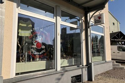 Noch waren die Schaufenster des Geschäfts „Der Wollwurm" in dieser Woche dekoriert.