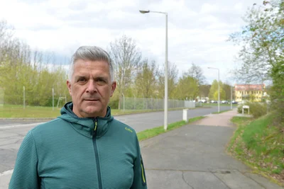 Anwohner Ralf Dobritz befürchtet, dass das neue DHL-Zentrum in Freiberg zu mehr Verkehr im Wohngebiet führt.