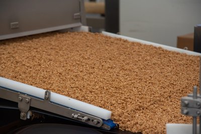 Crunchyproduktion am Fließband. Knuspermüslis sind sehr beliebt. Sie sorgten in den vergangenen Jahren für stetiges Wachstum.