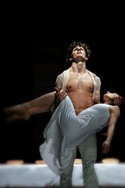 Der Chemnitzer Tänzer Jean-Blaise Druenne tanzt Romeo, so wie schon zur Premiere im April 2018. Im Foto ist er mit Natalia Krekou zu sehen. 