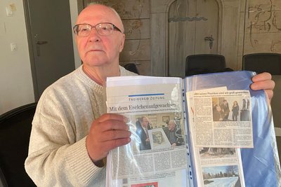 Jewgeni Kastschenko aus Hilbersdorf setzt sich dafür ein, dass die Türstöcke mit Arbeiten von Gottfried Kohl wieder in Freiberg errichtet wird.
