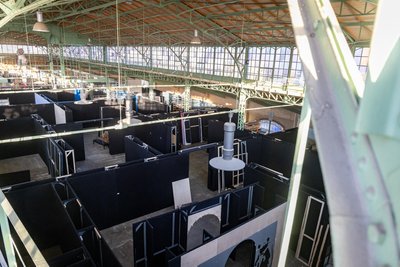 Auf mehr als 1400 Quadratmetern wird ab kommender Woche die Ausstellung „Banksy - A Vandal Turned Idol" in der Chemnitzer Markthalle zu sehen sein.
