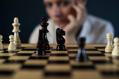 Die Schachspieler der USG Chemnitz müssen sich nach zwei deutlichen Niederlagen um den Klassenerhalt in der Oberliga sorgen.