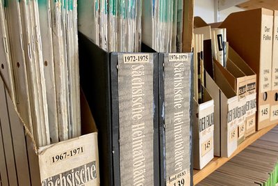 Von den „Sächsischen Heimatblättern“ aus DDR-Zeiten bis zu „Der Falke“, Journal für Vogelbeobachter, reicht das Spektrum der gesammelten Zeitschriften.