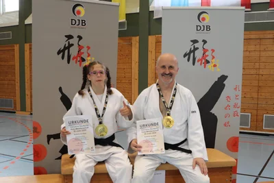 Anna Scheppan und Reinhard Weidauer kürten sich in Erlangen zu deutschen Kata-Meistern.