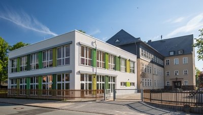 Die Oberlungwitzer Pestalozzi-Oberschule mit ihrem neuen Anbau, der rund 1,7 Millionen Euro gekostet hat.