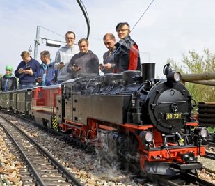 Das Gartenbahntreffen in der Miniwelt in Lichtenstein brachte über das Wochenende nicht nur Publikum zu den Anlagen, sondern auch Züge in Kleinformat auf Tour durch die Landschaft.