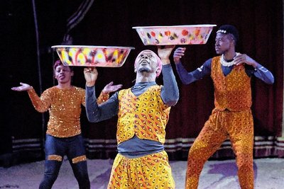 Die Afrika-Family steht für Leidenschaft und Rhythmusgefühl. Die afrikanischen Artisten sorgen mit ihrem Auftritt beim diesjährigen Weihnachtszirkus für viel Furore.