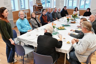 Museumsleiterin Cornelia Ferguson begrüßte die Orgelbauer und führte sie auch durch die neue Ausstellung. 