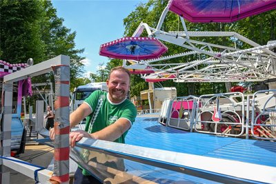 Rico Illgen bei seiner Arbeit als Schausteller, hier beim Stadtparkfest in Limbach-Oberfrohna. „Schausteller sind auch Kultur“, wird er nicht müde zu sagen.