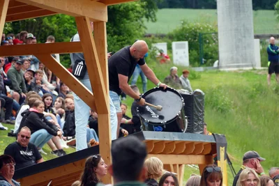 Mehr als 600 Zuschauer sorgten mit Trommeln und auch mit etwas Pyrotechnik für eine würdige Kulisse.