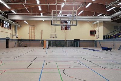 Der neue Sportboden ist verlegt, Schul- und Vereinssport sind wieder möglich. 