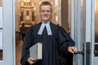 Auerbachs Pfarrerin Mandy Rabe findet empathische Worte des Bedauerns für das Missbrauchsopfer. Sie will, dass Kirche für jeden sicher ist.