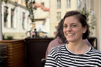 Gespräch mit Cornelia Wöß im Freiberger „Café Momo“ - am liebsten draußen.