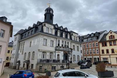 Der Ratskeller in Schwarzenberg. Im kommenden Jahr soll es im und am Haus weitere Sanierungsarbeiten geben.