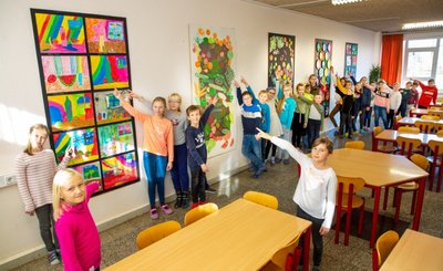 Im November vergangenen Jahres, kurz vor dem zweiten Lockdown, hatten Schüler der Grundschule Niederwiesa gemeinsam mit Künstlern ihren Speisesaal neu gestaltet. Nun dürfen sie in die Schule zurückkehren. Doch der Organisationsaufwand ist hoch.