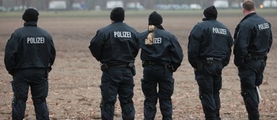 Sächsische Polizisten können ihre Dienstzeit über das reguläre Rentenalter hinaus verlängern. Aber dabei gibt es auch Hürden.