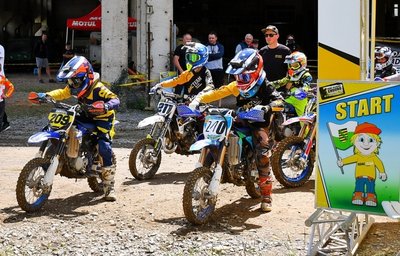 Der Start für die Kinder erfolgte direkt vor der Halle, in der sonst der Prolog vor "Rund um Zschopau" ausgetragen wird. 