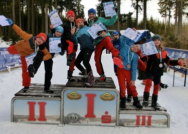 Gute Laune hatten die Mädchen und Jungen des VSC Klingenthal nach den Wettkämpfen in Johanngeorgenstadt.
