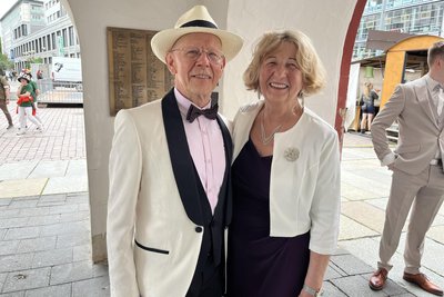 Ihr Enkel Michael hat in Chemnitz geheiratet. Deshalb gerieten Dr. Bernd Gersdorf und seine Frau Ingrid zum Hutfestival.
