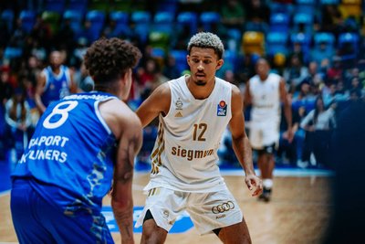 Jason George (rechts, hier im Spiel des FC Bayern München bei den Frankfurt Skyliners) wechselt auf Leihbasis nach Chemnitz.