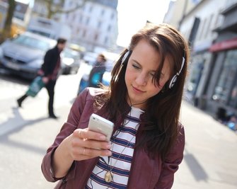 Audio-Guide statt Reiseführer aus Fleisch und Blut: Viele Städte und Gemeinden lassen sich derweil mit digitaler Anleitung per Smartphone erkunden. Auch das ist eine Option für Crimmitschau, das ständig nach neuen touristischen Angeboten für die Besucher des Zentrums sucht.