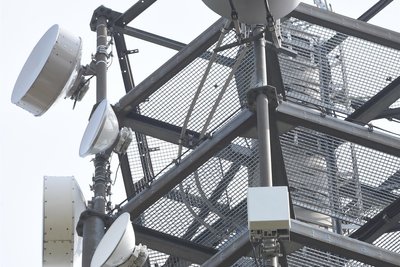 Ein Mobilfunkmast für 5G-Übertragung. Die Telekom will im Erzgebirge besseren Mobilfunk.