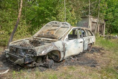 Neben der Scheune brannten in Lengenfeld auch eine leerstehende Doppelgarage und abgemeldeter Ford Mondeo.