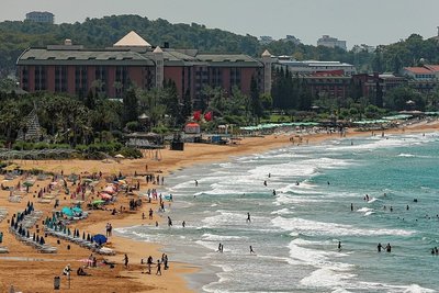 Die Chemnitzerin Gabriele Elsmann hatte am Strand in der Türkei entspannen wollen. Jetzt liegt sie in einer Privatklinik in Antalya im künstlichen Koma - und die Tochter fürchtet sich vor hohen Arztrechnungen.