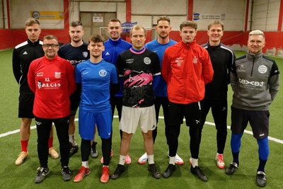 Trainer Jens Haprich (rechts) hat zu den beiden Trainingseinheiten der Westsachsenauswahl für das ZEV-Hallenmasters nicht die komplette Mannschaft zur Verfügung.