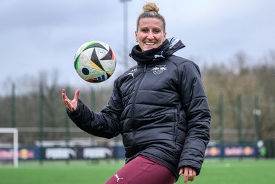 Letzte Station vor dem Abflug übern großen Teich war für Anja Mittag RB Leipzig – als Co-Trainerin bei den Frauen.