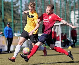 Schnell und eiskalt: Kevin Seifert (l.) entwischt hier Großwaltersdorfs Erik Sarodnik und erzielte wenig später das 2:1 für den BSC. 