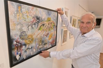 47 Hobbykünstler stellen in Oelsnitz aus - Hobbykünstler Wilfrid von Collani aus Lichtenstein hat sich mit dem Leben im Wasser beschäftigt.