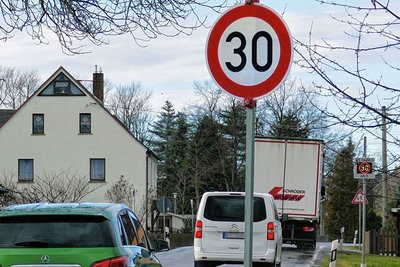 Ein 30-km/h-Tempolimit soll bis zum Fußwegbau in Börnichen für mehr Sicherheit sorgen.Foto: Andreas Bauer
