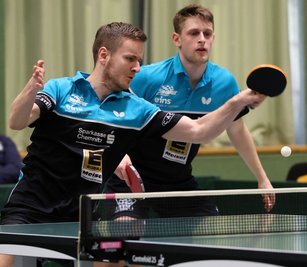 Michal Benes (vorn) und Johann Koschmieder vom TTC Sachsenring eröffneten das Heimspiel gegen Kaiserslautern am Sonntag mit einer sehr guten Leistung. 