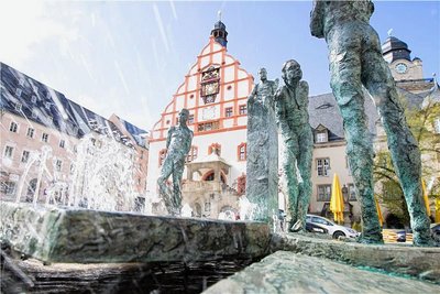 In Plauen gibt es viel zu entdecken. So wird bei Stadtführungen häufig auch der Altmarkt angesteuert.