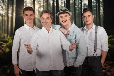 „Rups“ (M.) kehrte 2024 mit Musikerkollegen als Rups Gang auf die Volksmusikbühne zurück. Einen Auftritt gibt es auch zu den Freiberger Sommernächten.