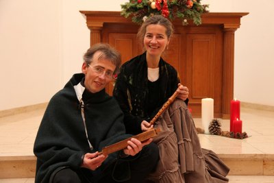 Mirjam und Wieland Meinhold spielen Barockmusik in der Johanniskirche in Scheibenberg.