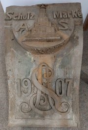 Firmenstein mit den Initialen vonA. A. Schlott. 