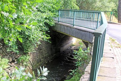 Die kleine Brücke über den Münzbach soll abgerissen werden.