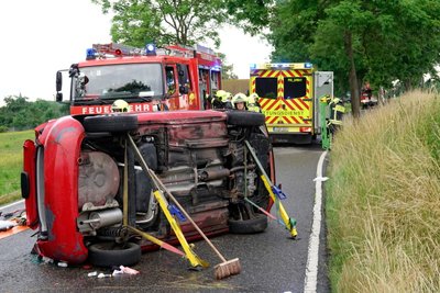 Der Skoda kam auf der Seite zum Liegen.