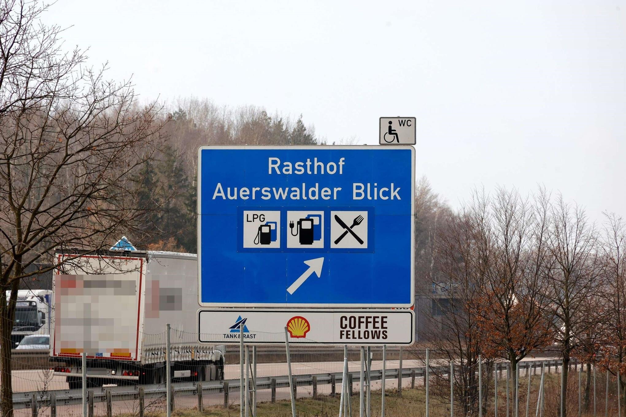 A 4 bei Lichtenau: Trickdiebe bestehlen Autofahrer auf Parkplatz „Auerswalder Blick“