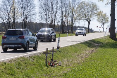 Im August 2025 kamen bei einem Unfall auf der B 95 zwischen Annaberg-Buchholz und Bärenstein zwei Mütter ums Leben.