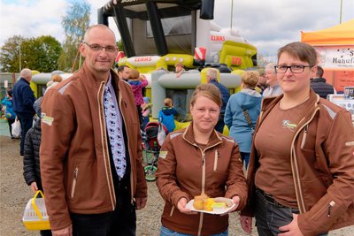 Bei Mirko Mauersberger, Nicole Siegel und Johanna Findeisen von der Mildenauer Agrar AG gab es „Runde“, eines der beliebtesten Gerichte der Erzgebirger.