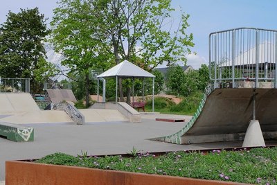 Verschiedene Pipes und Rampen gibt es bereits im Lugauer Skaterpark. Doch die Anlage soll erweitert werden.